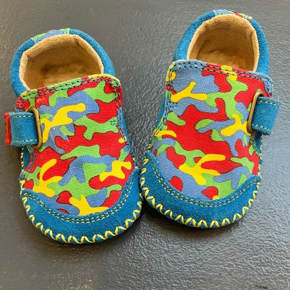 Perfect little Ugg moccasins for babies! Beautiful condition. Newborn size 0/1 - Picture 1 of 15